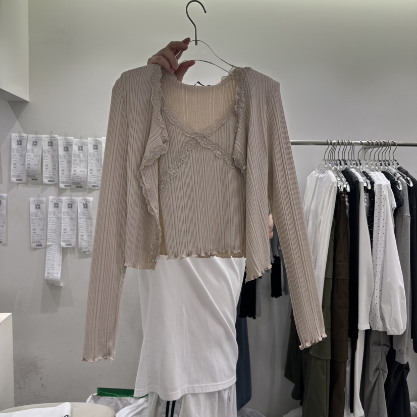 服装服饰批发行业的机遇与挑战 解析编号250813-0366背后的市场趋势