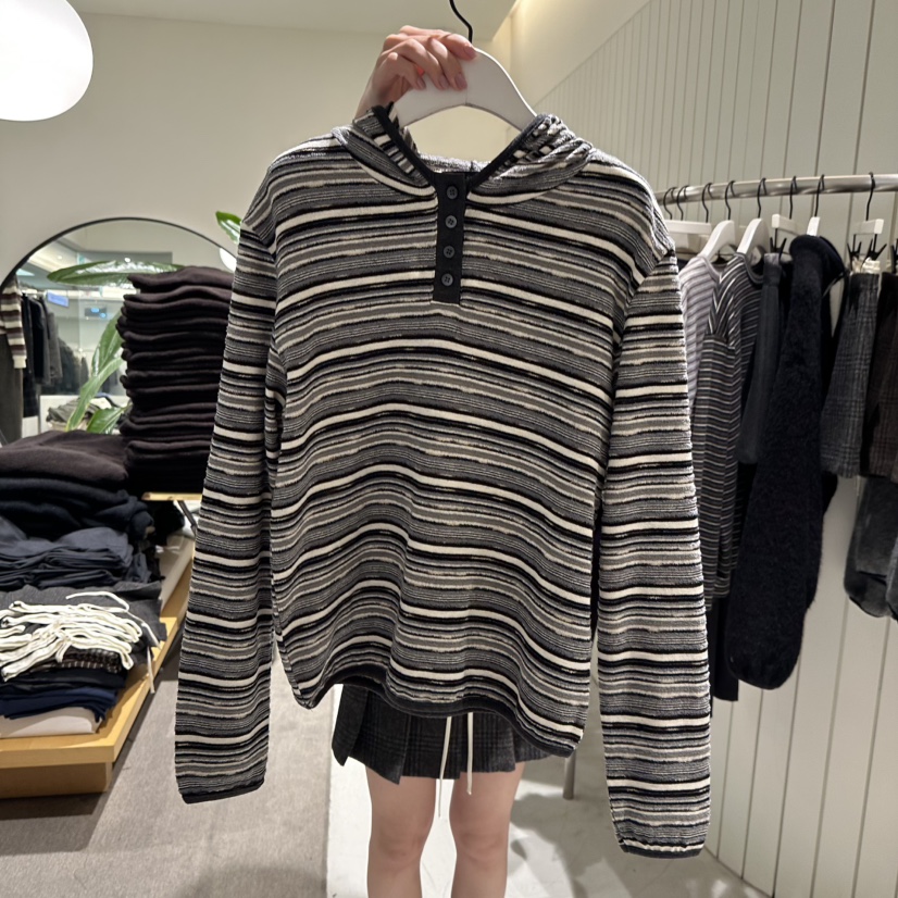 解读251126-0578 服装服饰批发的市场新机遇与发展策略