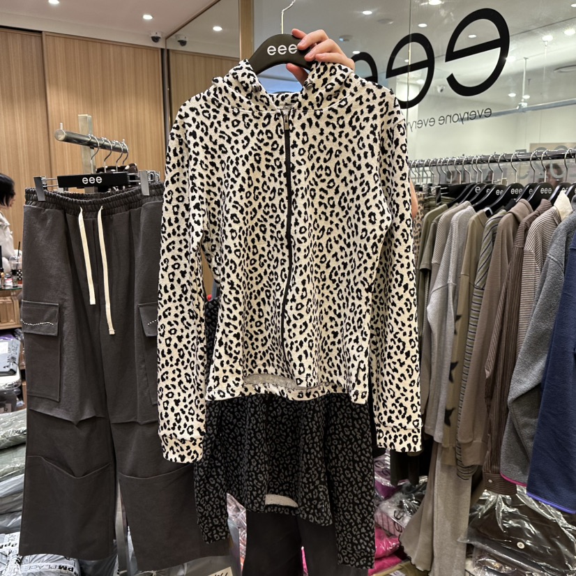 时尚脉搏 251021-0318 服装服饰批发市场趋势洞察